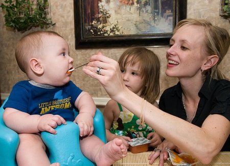Enseñar buenos hábitos alimentarios a los niños