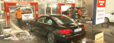 El lavadero de coches más grande del mundo limpia 4.000 coches al día, tiene 100 trabajadores y si no te dejan el coche perfecto, te lo limpia el jefe personalmente