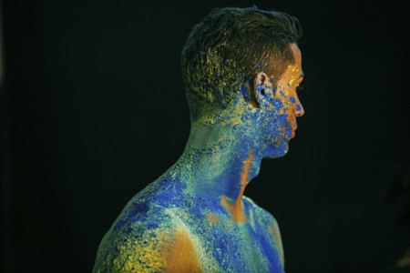 CR7 se envuelve en los polvos de la fiesta de la primavera hindú para su Splash Colour Collection