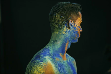 CR7 se envuelve en los polvos de la fiesta de la primavera hindú para su Splash Colour Collection