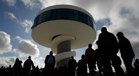 Visita gratis el centro Niemeyer de Avilés