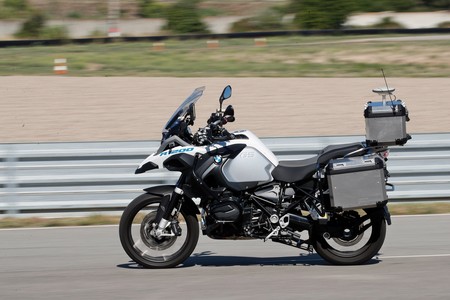 Esta moto sin conductor no es magia, es una BMW autónoma para mejorar las ayudas a la conducción