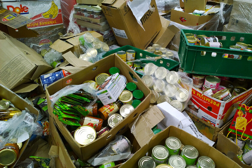 The Government promotes a law against food waste that will force companies to donate food before it goes to the trash