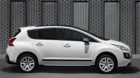 Peugeot-3008-HYbrid4-3