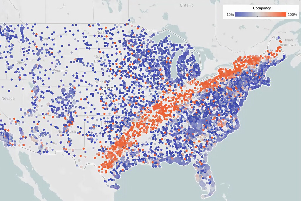 Hay una fiebre descontrolada por el eclipse del 8 de abril. Este mapa de reservas en Airbnb es el mejor ejemplo