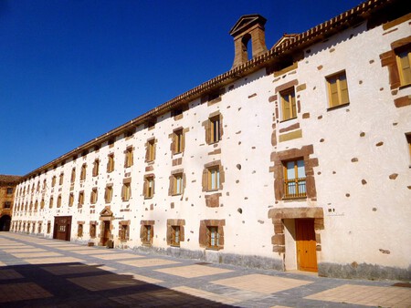 Ezcaray Real Fabrica De Panos Ayuntamiento Y Teatro Real 1