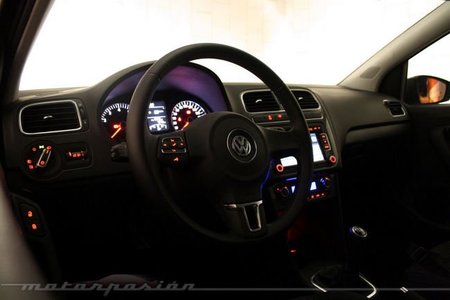 Volkswagen Polo interior 8