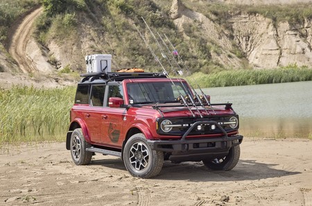 El Ford Bronco celebra su 55 aniversario con cinco preparaciones: del Bronco para pesca deportiva al Bronco Sport con un dron