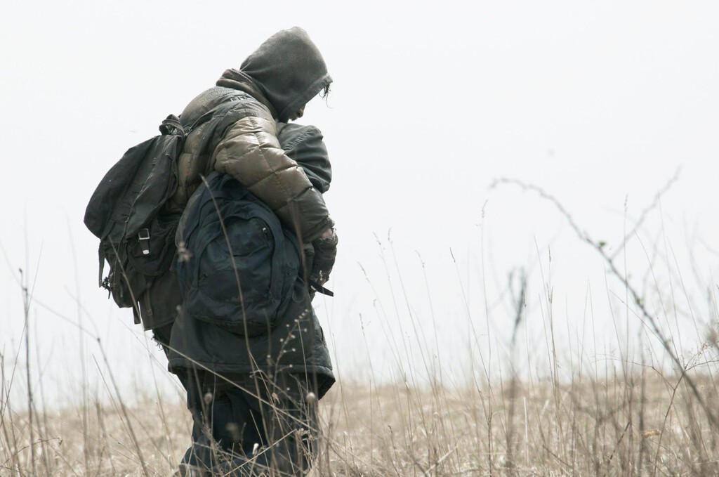 La genial adaptación de Cormac McCarthy es de las mejores películas de aventuras de todos los tiempos y está disponible en streaming