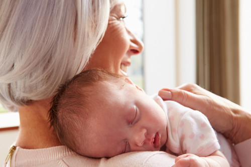 ¿Y si tras la cesárea tu suegra coge a tu bebé antes que tú?