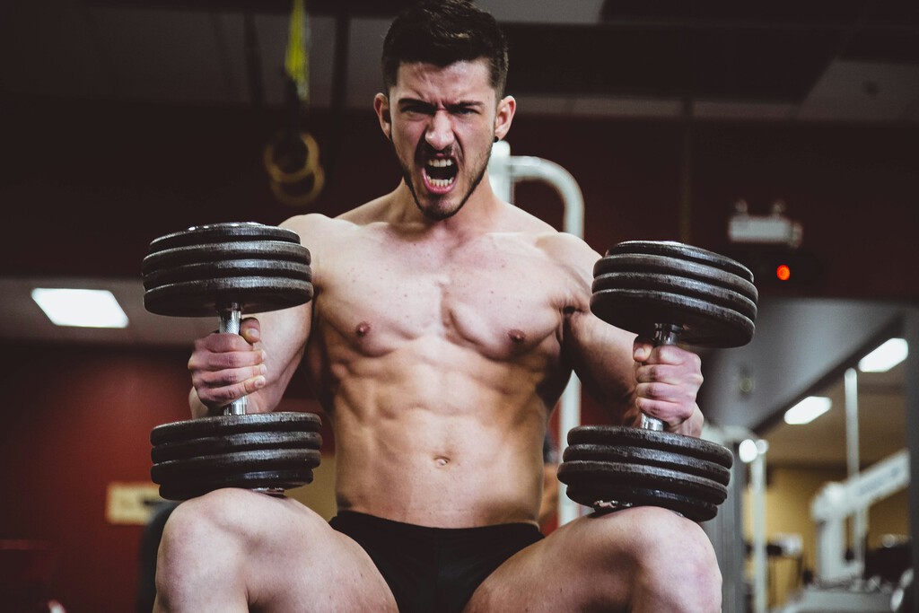 Las aperturas con mancuernas son el ejercicio más sobrevalorado para el desarrollo de nuestro pectoral