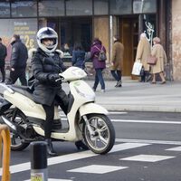 El problemón que la DGT ha provocado a más de un millón de motos: están atrapadas en un vacío legal de etiquetas. Y la solución era muy fácil 