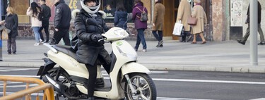 El problemón que la DGT ha provocado a más de un millón de motos: están atrapadas en un vacío legal de etiquetas. Y la solución era muy fácil 