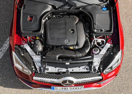 Daimler aclara que no dejará de producir autos de combustión interna