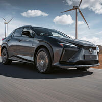 ¡Aquí está el Lexus RZ 450e! El primer coche eléctrico de Lexus es un SUV muy afilado con 313 CV y 450 km de autonomía