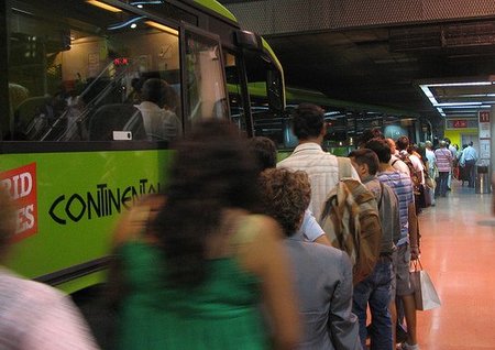 Día de colas en los establecimientos en la víspera de la subida del IVA
