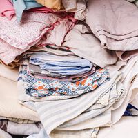 Se o lençol da sua casa é desse tecido, jogue fora: o risco invisível do poliéster que transforma a sua cama em uma estufa de bactérias 