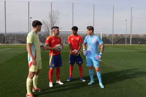 DjMaRiio con  Lamine Yamal y Pau Cubarsí