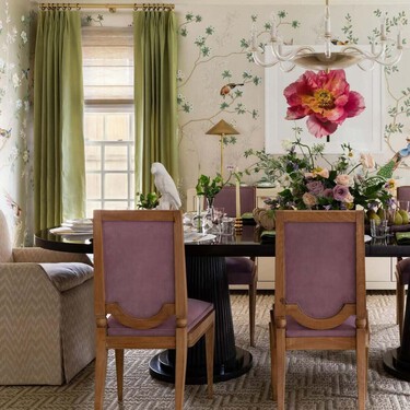 Un hombre compra una mesa por menos de 30 euros en una tienda de segunda mano y después descubre que es de la Corona Real:  "Estaba fuera de lo común y tenía algo especial"