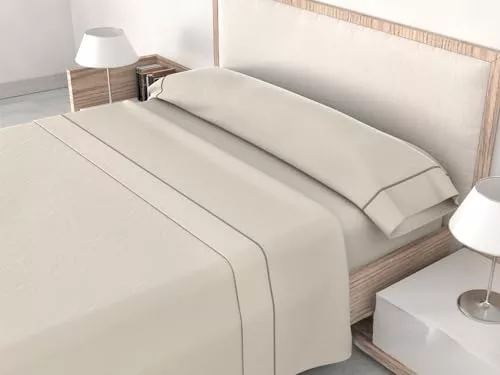 ROOMERS Juego de Sábanas Lisas 3 Piezas 144 Hilos, 50% Algodón / 50% Poliéster, con Vivo y Cenefa, Sábana Bajera Ajustable, para Colchón hasta 200 cm (Beige, Cama 150cm + 1 Funda Almohada)