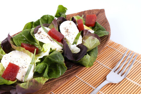 Ensalada De Brotes Tiernos Con Queso Y Membrillo Santa Teresa