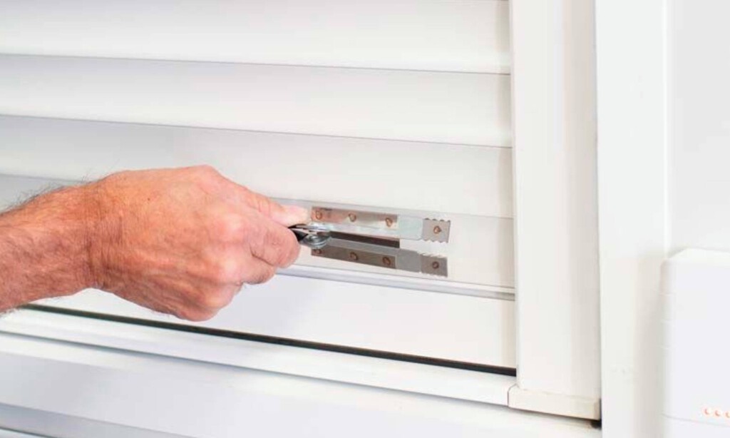 Leroy Merlin tiene esta pinza antirrobo para persianas con la que podrás viajar tranquilo este verano 