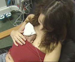 Método Canguro: el calor de la madre para el bebé prematuro