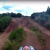 Julien Lieber no se anda con chiquitas entrenando, este es su espectacular patio de recreo