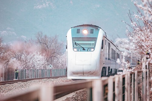 Acordo entre China e Brasil vai analisar a viabilidade da criação de ferrovia que ligue Bahia a Lima | Imagem: Dukai photographer (Getty Images)