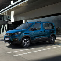 Así es la Peugeot e-Rifter, una furgoneta monovolumen eléctrica de hasta siete plazas y 280 km de autonomía