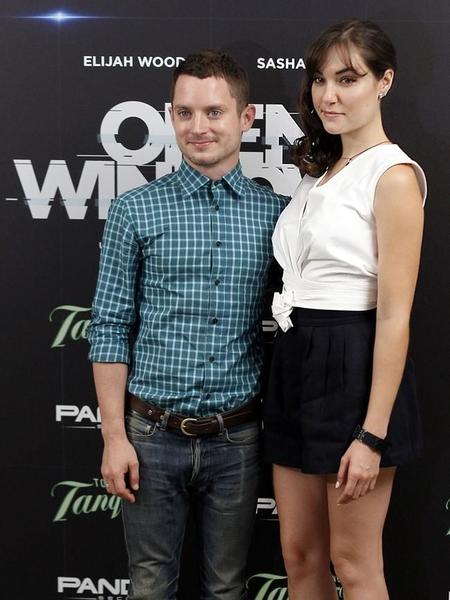 Elijah Wood y su camisa abrochada hasta el cuello ¿paleto o cool?