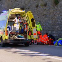 Las ambulancias de Galicia y Asturias siguen pagando peaje, a pesar de que por ley no tendrían que hacerlo