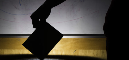 Los tecnófilos contrarios al voto electrónico: cuando el papel vence por goleada a la tecnología 