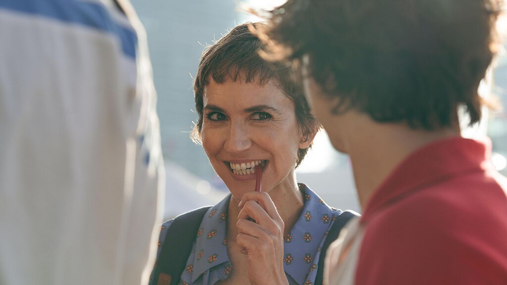 Aina Clotet triunfa en Cannes con su debut como directora. 'Viva' captura la necesidad de disfrutar antes de que sea tarde, pero se atasca en líos románticos