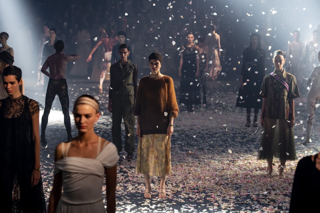 Las bailarinas de Grazia Chiuri para Dior danzan sin gracia 