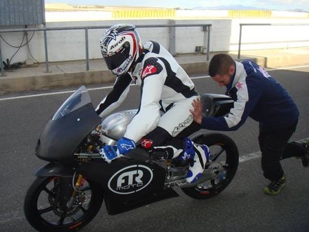 Maverick Viñales rueda en Almería con la Moto3 y ¡la Moto2!
