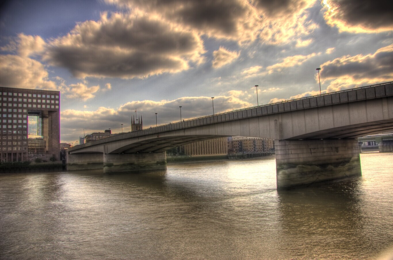 Operación London Bridge y otros puentes unidos para siempre a la Familia Real Británica