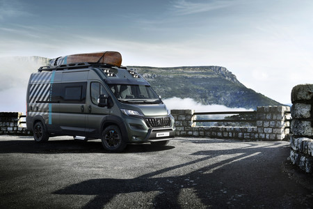 Esta Peugeot Boxer 4x4 Concept es una aventurera furgoneta camper con un toque todoterreno
