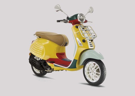 La Vespa Primavera Sean Wotherspoon es una moto multicolor para volver a los ochenta por 4.990 euros