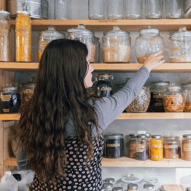 Adiós al desorden en la despensa: estos accesorios son la solución definitiva para aprovechar el espacio al máximo 