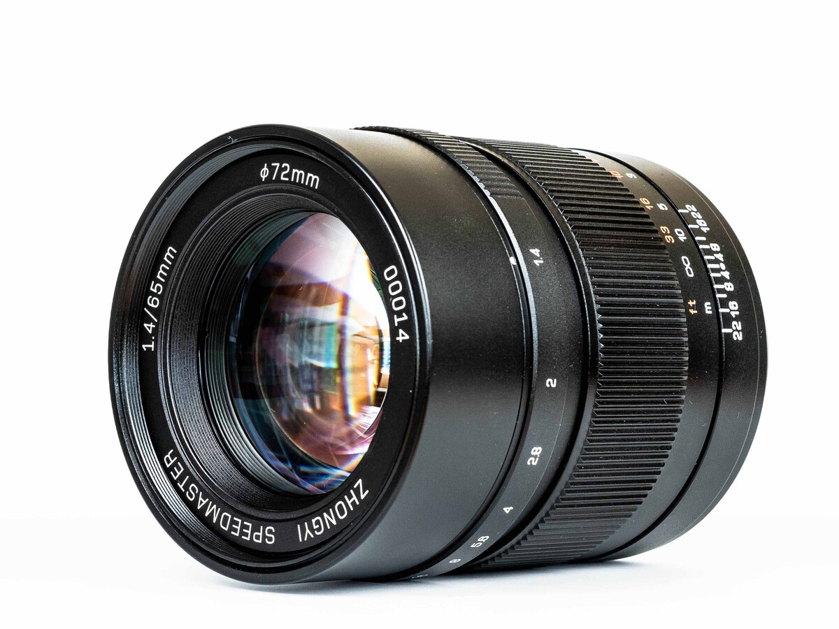 Mitakon Speedmaster 65mm F1.4: El objetivo chino más luminoso para