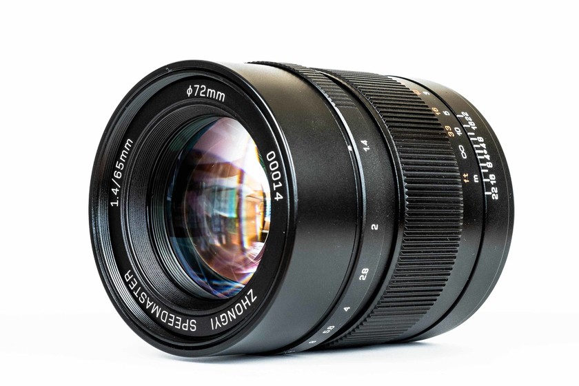 Mitakon Speedmaster 65mm F1.4: El objetivo chino más luminoso para