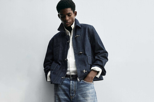 La Gente Se Esta Lanzando A Por La Nueva Chaqueta Vaquera Marinera De Zara Con Cierres De Alamar Estilazo A 60 Euros