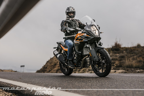 Asequible, polivalente y bien equipada.  Así es la KTM 1090 Adventure después de su renovación