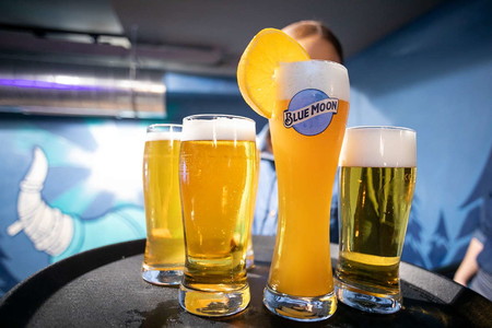 Llega a Madrid Blue Moon, el nuevo sitio top para degustar lo mejor de las cervezas artesanales