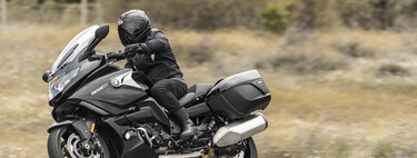 Probamos la BMW K 1600 GT: una viajera incansable de seis cilindros que brilla por lujo y comodidad
