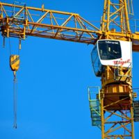 ¿Vuelta a la burbuja? El trabajo que más crece en España (con mucho) es el de operador de grúa 