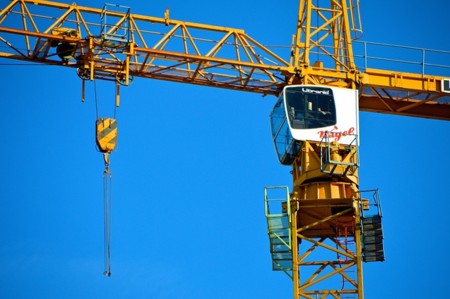 ¿Vuelta a la burbuja? El trabajo que más crece en España (con mucho) es el de operador de grúa