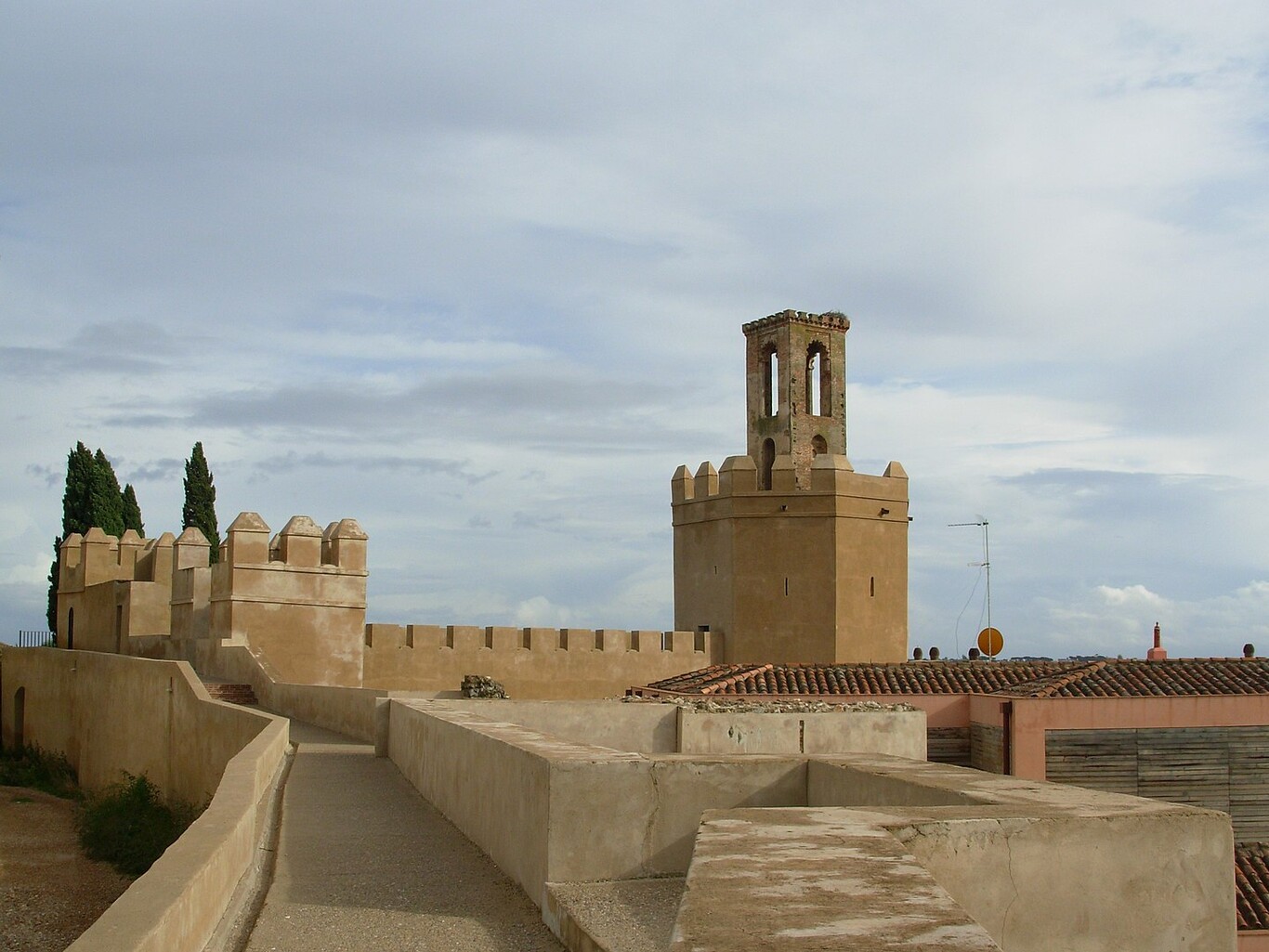 Descubriendo la Alcazaba de Badajoz dando un paseo para visitar sus monumentos