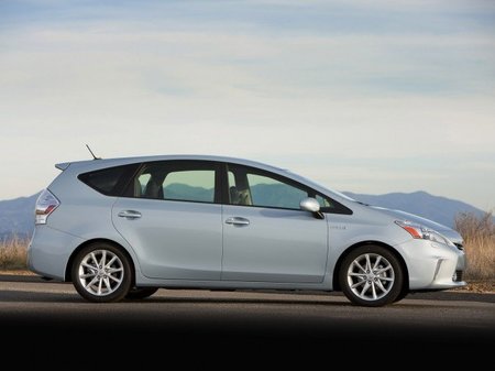 Prius_V_650